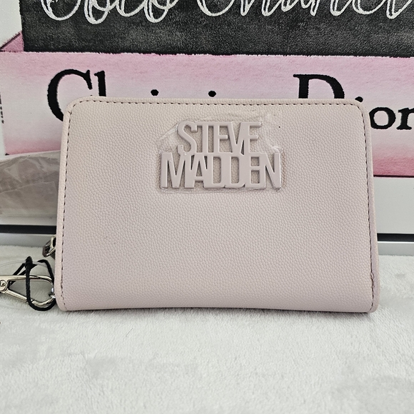 NWT Steve Madden Wallet Wristlet. - Picture 2 of 13